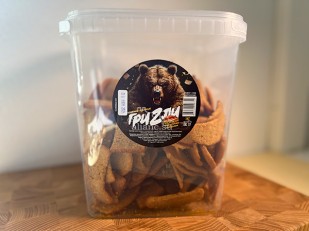 Арахис: Ведро Ржаные гренки со вкусом Баварские колбаски (1 кг)