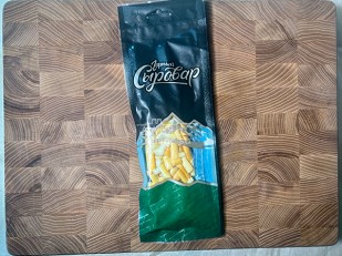 Сыр к пиву: Сыр 60 гр ГОРНЫЙ СЫРОВАР (Бочонок копчёный)