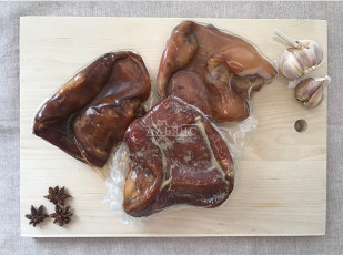 Каталог продукции: Уши свиные (Цельные) 